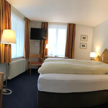 Szálloda Weisses Kreuz 3*