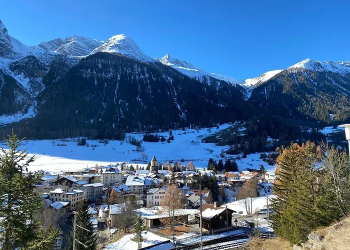 Weisses Kreuz Szálloda Bergün